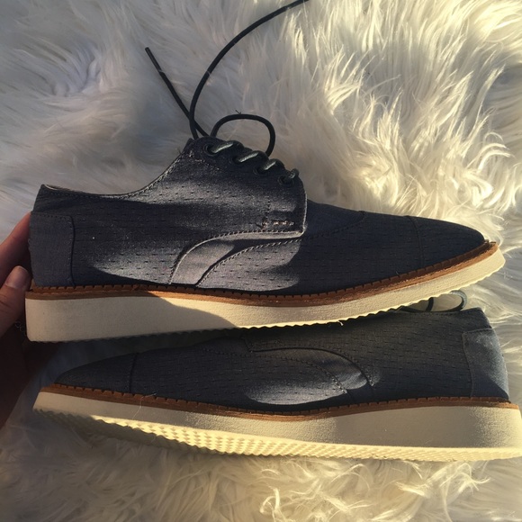 NEW toms blue chambray men's brogues - Picture 3 of 8